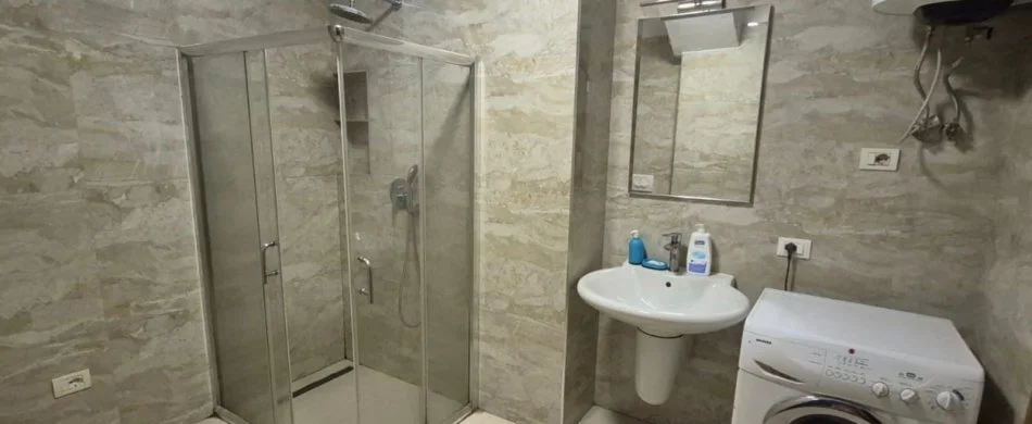 Tirane, jepet me qera apartament 2+1+Ballkon Kati 5, 700 € (Mbrapa universitetit europian)