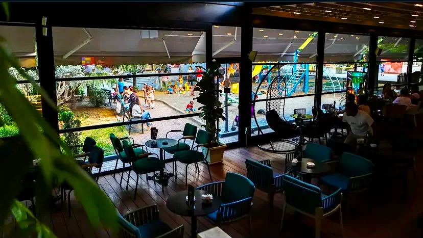 Tirane, jepet me qera bar-resorant Kati 0, 330 m² (Bulevardi Gjergj Fishta)