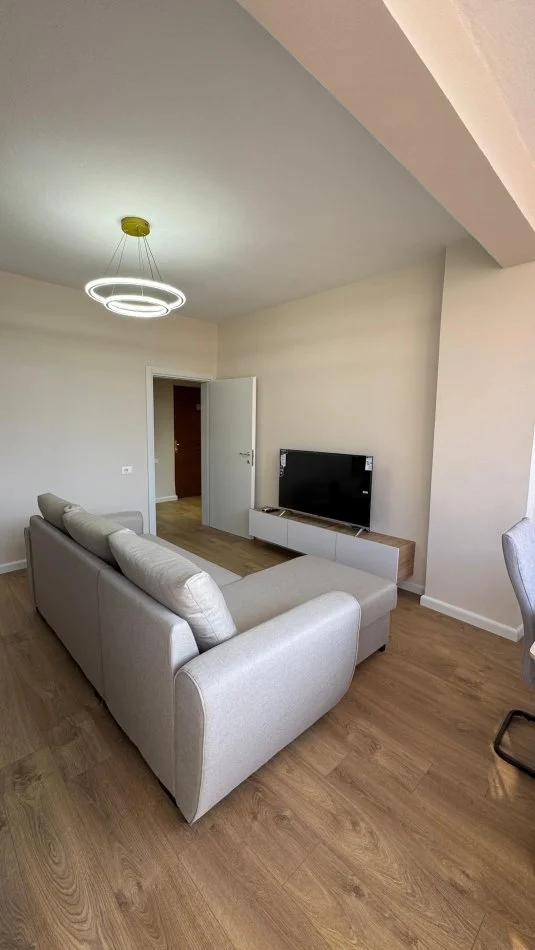 Tirane, jepet me qera apartament 2+1 Kati 5, 85 m² 650 € (Rr.Kongresi Lushnjes)