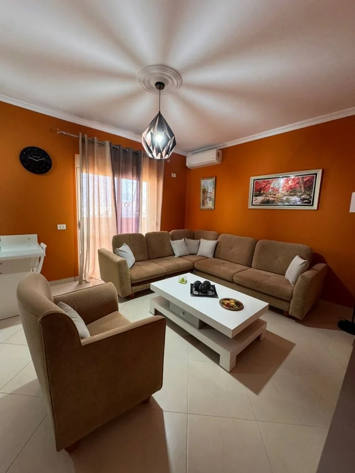 Durres, jepet me qera apartament 2+1+Ballkon Kati 10, 400 € 
