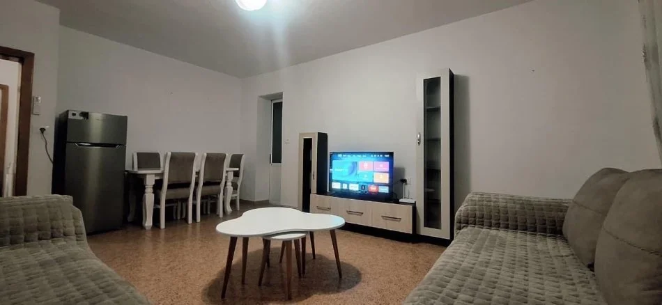 Tirane, jepet me qera apartament 1+1 Kati 4, 56 m² 450 € (Ali Demi prane Fushes)
