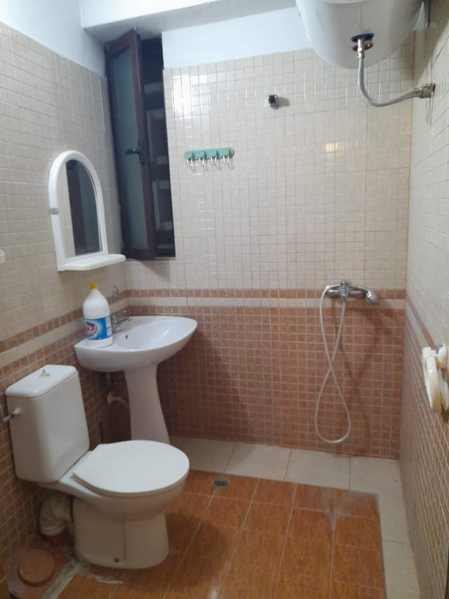 Tirane, jepet me qera apartament 1+1+BLK Kati 2, 67 m² 500 Euro (rruga Dede Gjo Luli)