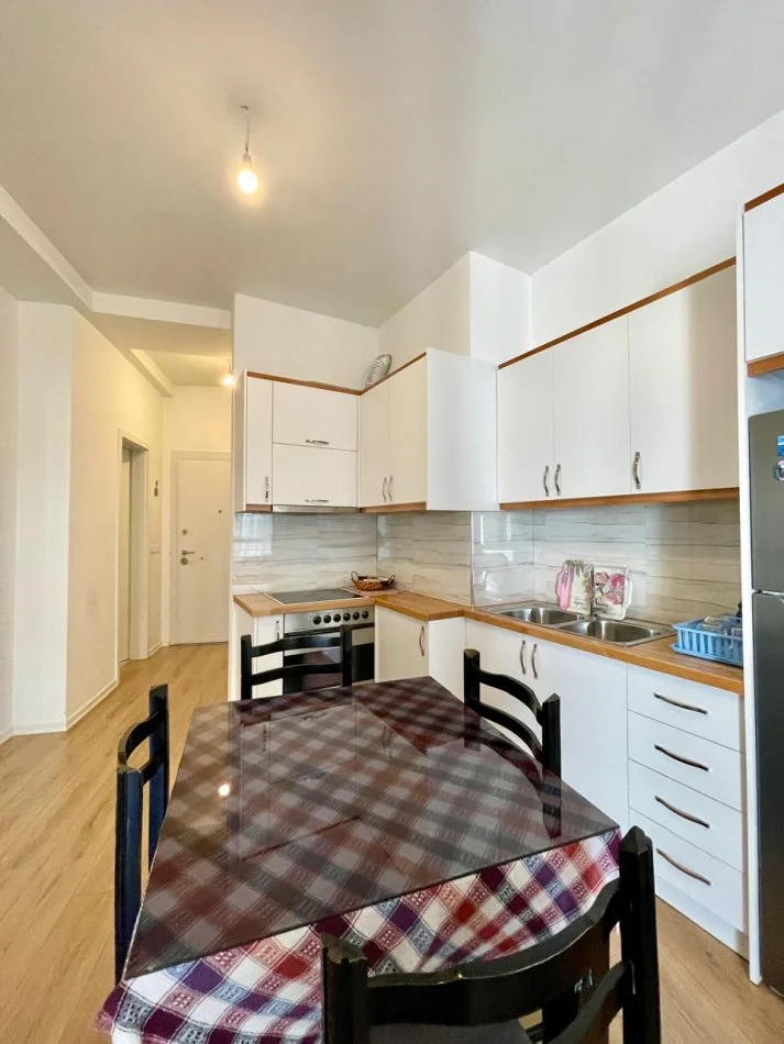 Tirane, jepet me qera apartament 1+1+Ballkon Kati 6, 63 m² 500 € (kompleksi kontakt)