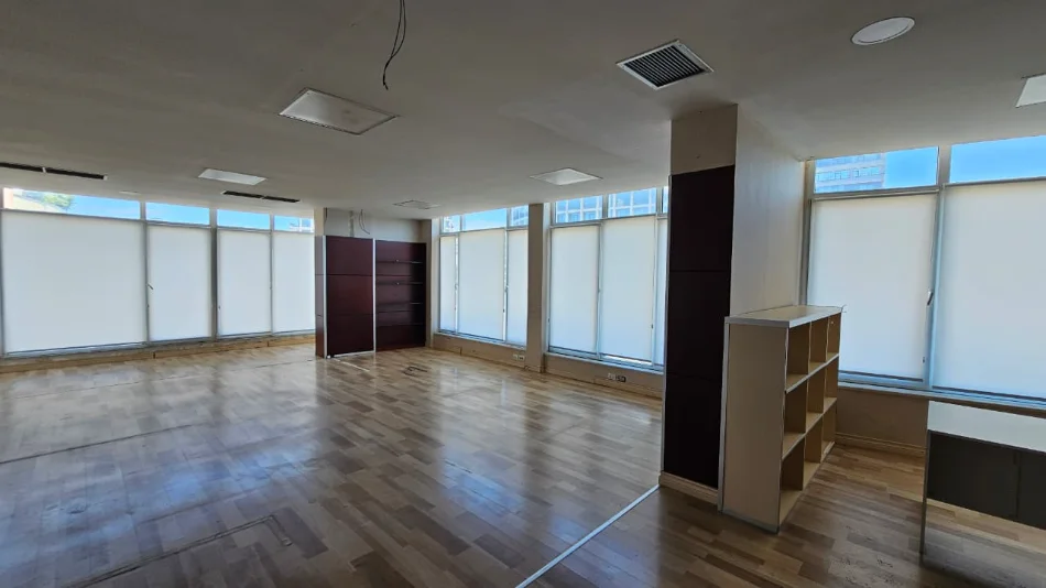 Tirane, jepet me qera ambjent biznesi , 260 m² 3.000 € (Liqeni i thate , Kopshti botanik , Kopshti zoologjik)