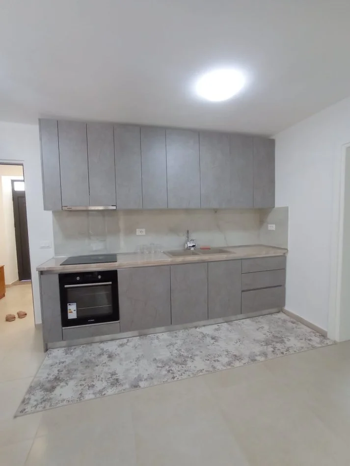 Tirane, jepet me qera apartament 2+1+Aneks+Ballkon Kati 1, 100 m² 900 € (Ibrahim Rugova)