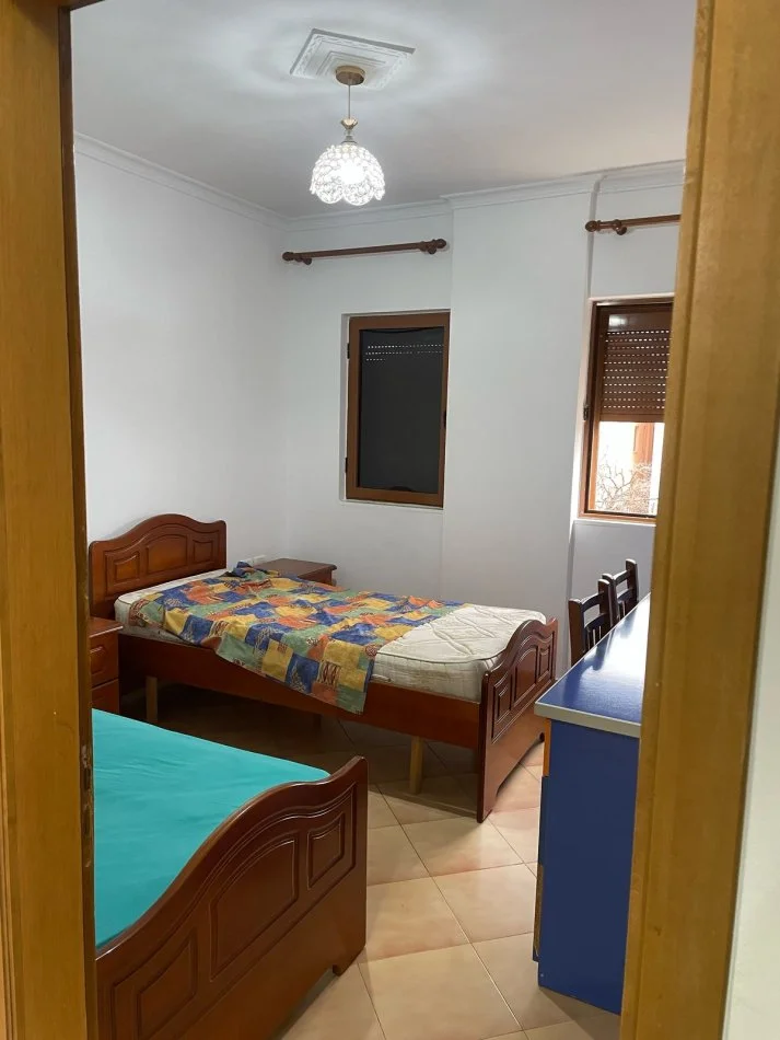 Tirane, jepet me qera apartament 2+1 Kati 3, 450 € (Riza Çuka)