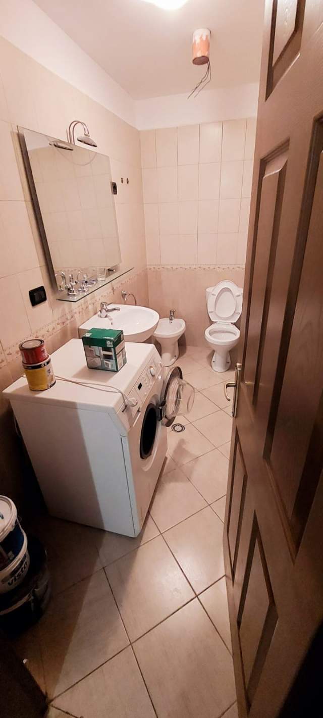Tirane, jepet me qera apartament 2+1 Kati 6, 94 m² 45.000 Leke (rruga Aleksander Moisiu)