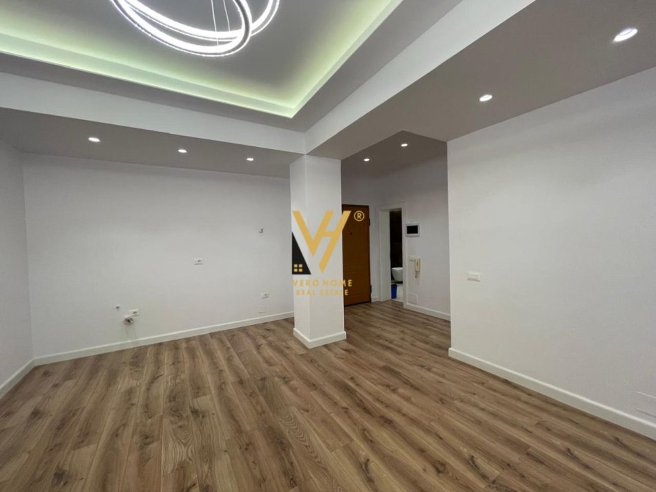 Tirane, shitet apartament 2+1+Ballkon Kati 10, 101 m² 237.000 € (21 DHJETORI)