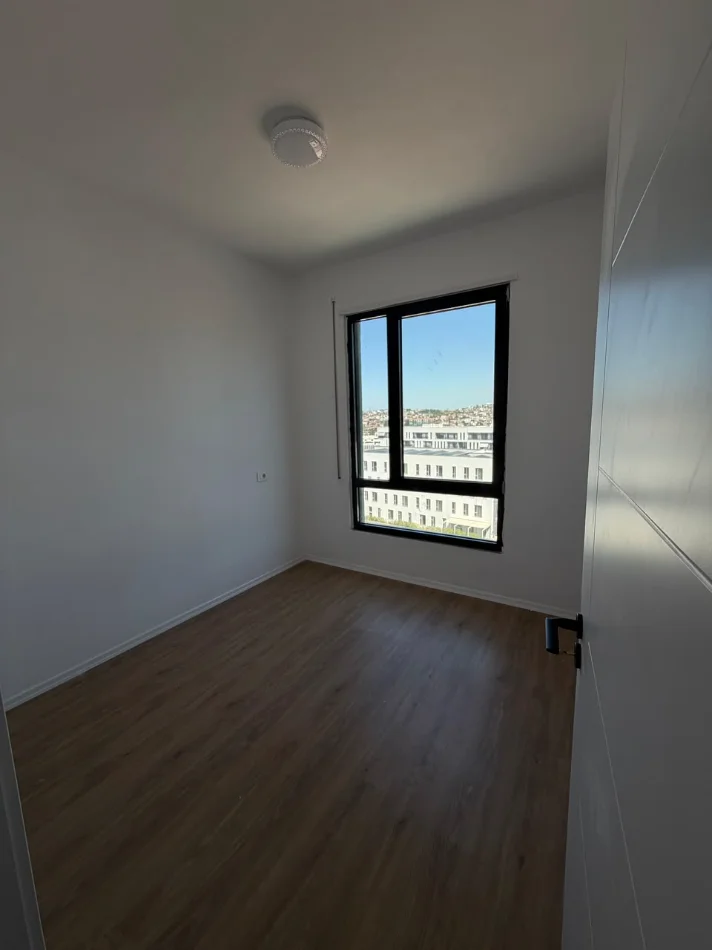 Tirane, jepet me qera zyre Kati 3, 119 m² 650 € (rruga 5 maji)