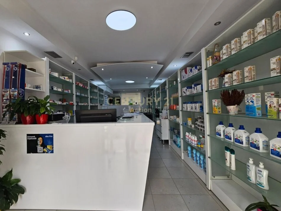 Tirane, shitet ambjent biznesi Kati 0, 53 m² 33.000 € (ura e tabakeve)