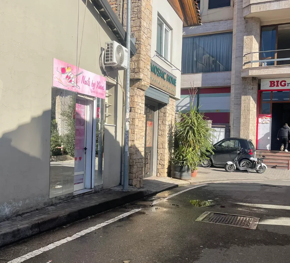 Tirane, jap me qera ambjent biznesi Kati 0, 20 m² 350 € 