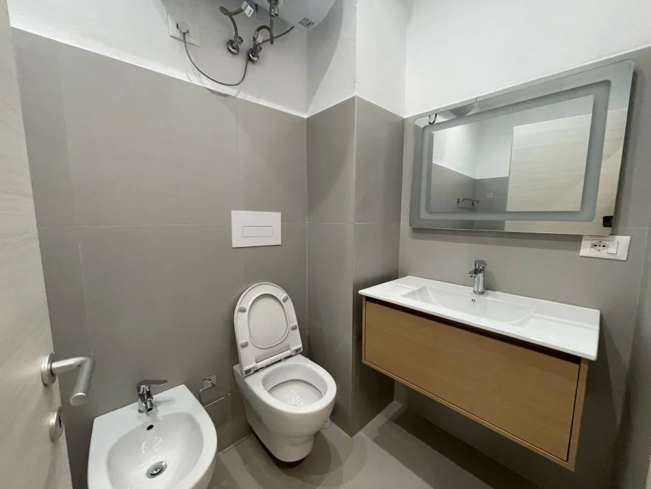 Tirane, jepet me qera apartament 1+1 Kati 3, 69 m² 550 € 