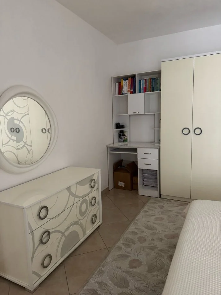 Tirane, jepet me qera apartament 2+1+Ballkon Kati 5, 100 m² 500 € (Rruga teodor keko)