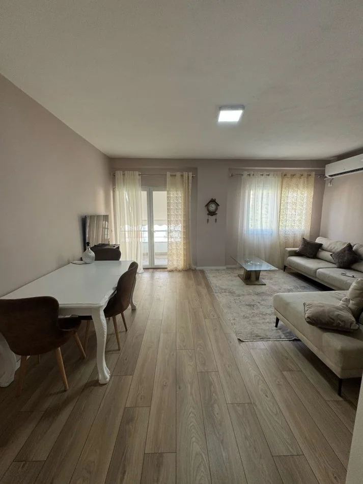 Tirane, jepet me qera apartament 2+1+Ballkon Kati 4, 100 m² 400 € 