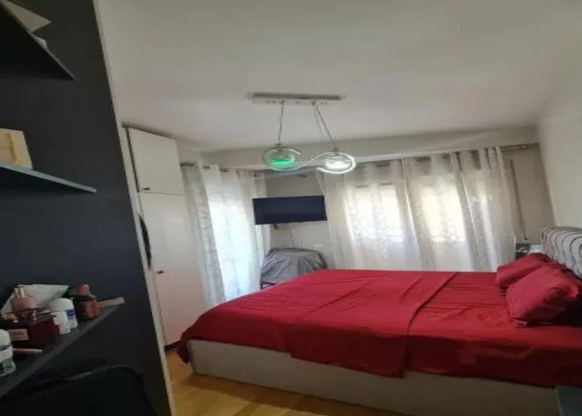 Tirane, shitet apartament 2+1+Ballkon , 98 m² 210.000 € (Brryli)