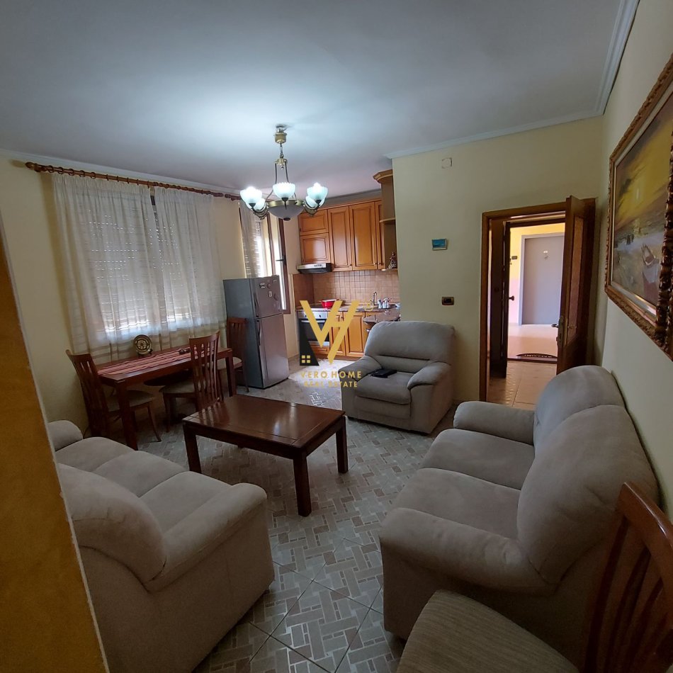 Tirane, jepet me qera apartament 2+1+Ballkon, Kati 5, 90 m² 500 € (21 DHJETORI)