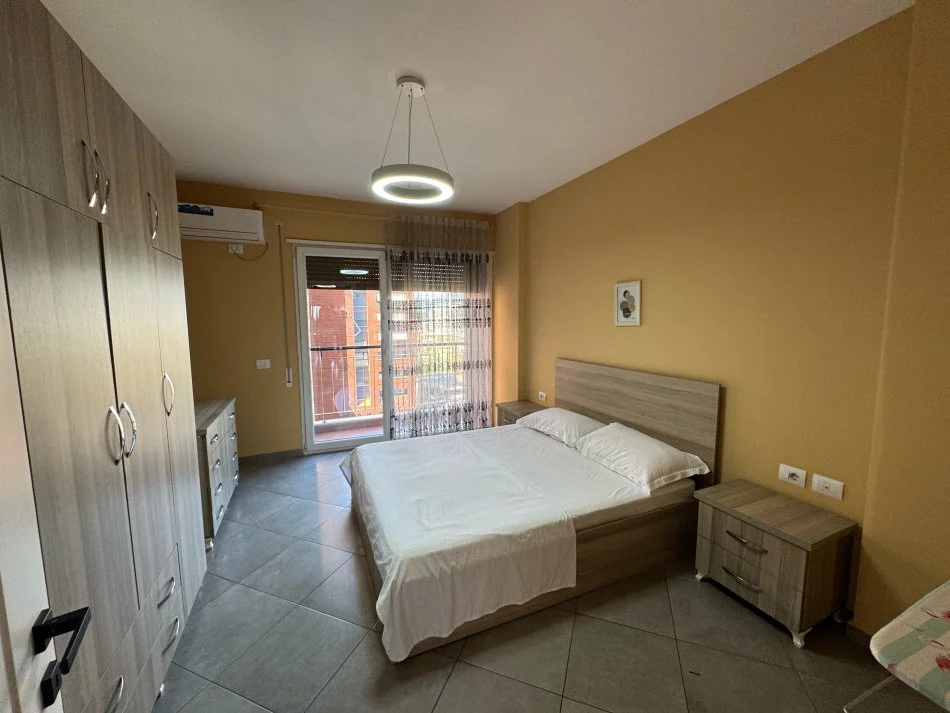 Tirane, jepet me qera apartament 1+1 Kati 5, 59 m² 600 € (Rezidenca Quartum)