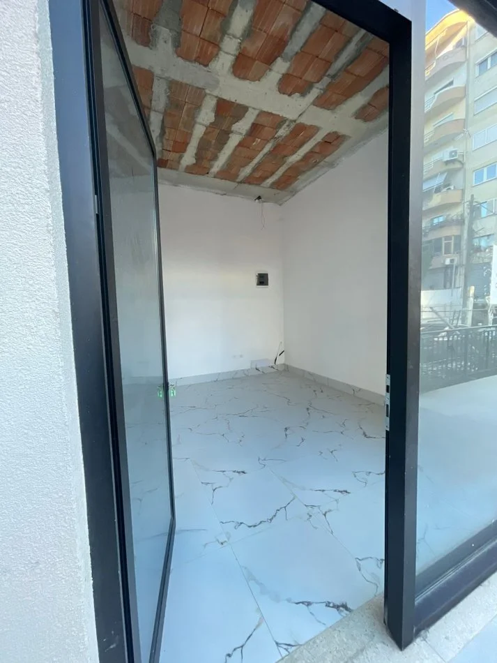 Tirane, jepet me qera ambjent biznesi Kati 0, 34 m² 800 € (Qender)