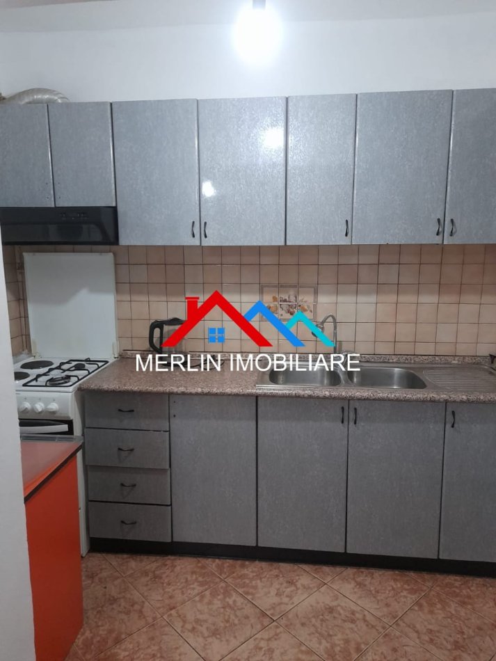 Tirane, jepet me qera apartament 2+1+Ballkon Kati 1, 80 m² 420 € (Rruga Sytki Çiço)