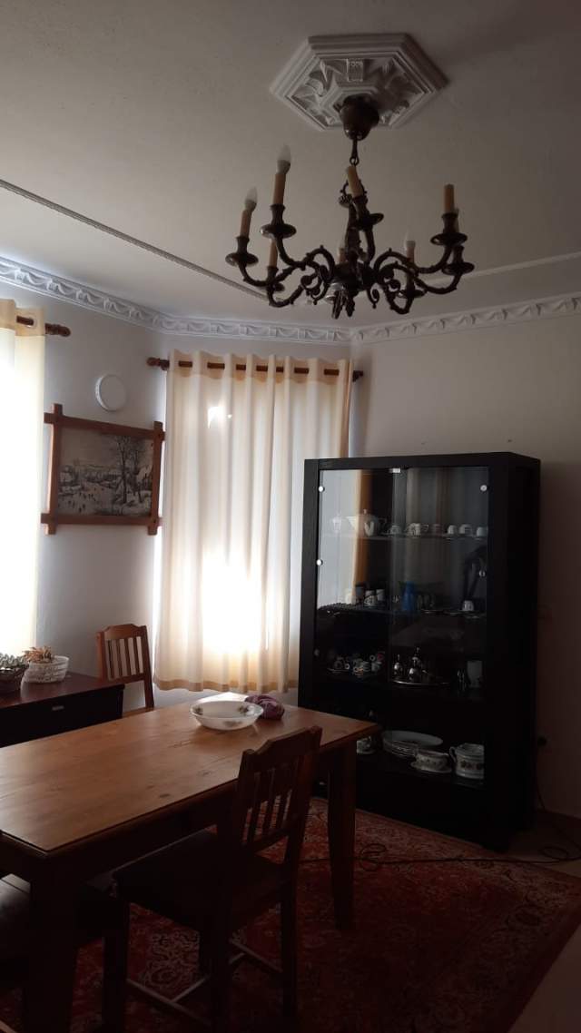 Tirane, jepet me qera Vile 2 Katshe, 220 m² 400 Euro (Babrru)