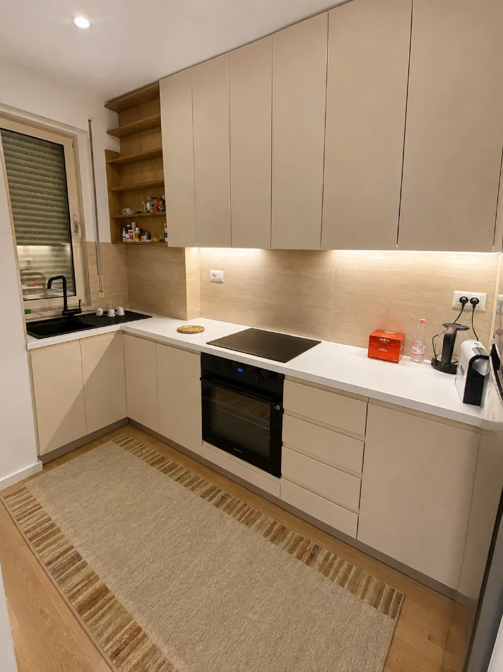 Tirane, jepet me qera apartament 3+1+Ballkon Kati 2, 131 m² 1.100 € (Liqeni i Thatë)