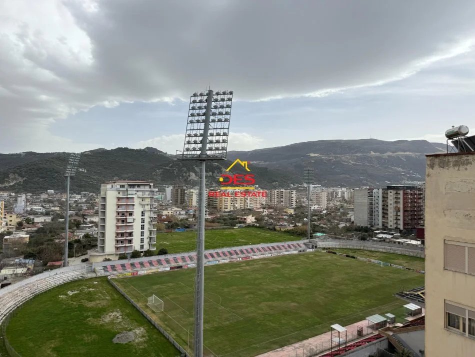 Vlore, shitet apartament 2+1+Ballkon Kati 10, 125 m² 130.000 € (Rruga Sadik Zotaj)