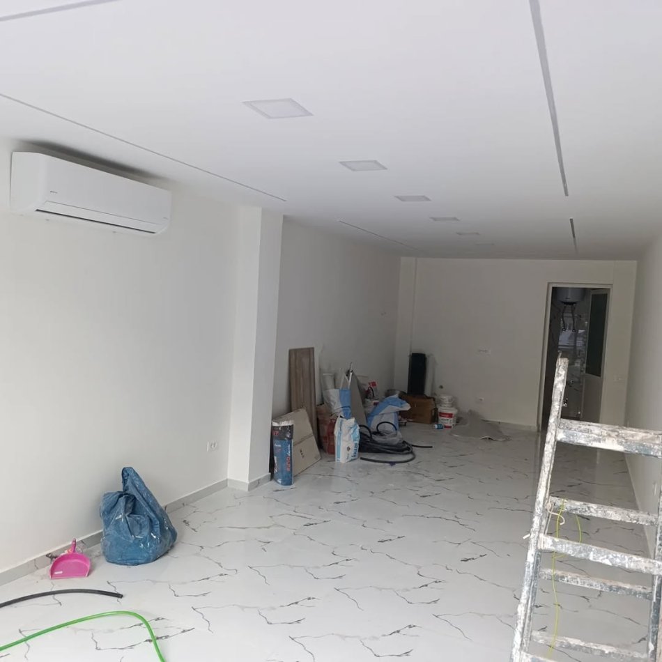 Tirane, jepet me qera ambjent biznesi Kati 1, 40 m² 500 € (Ish stacioni fundit i tr re)