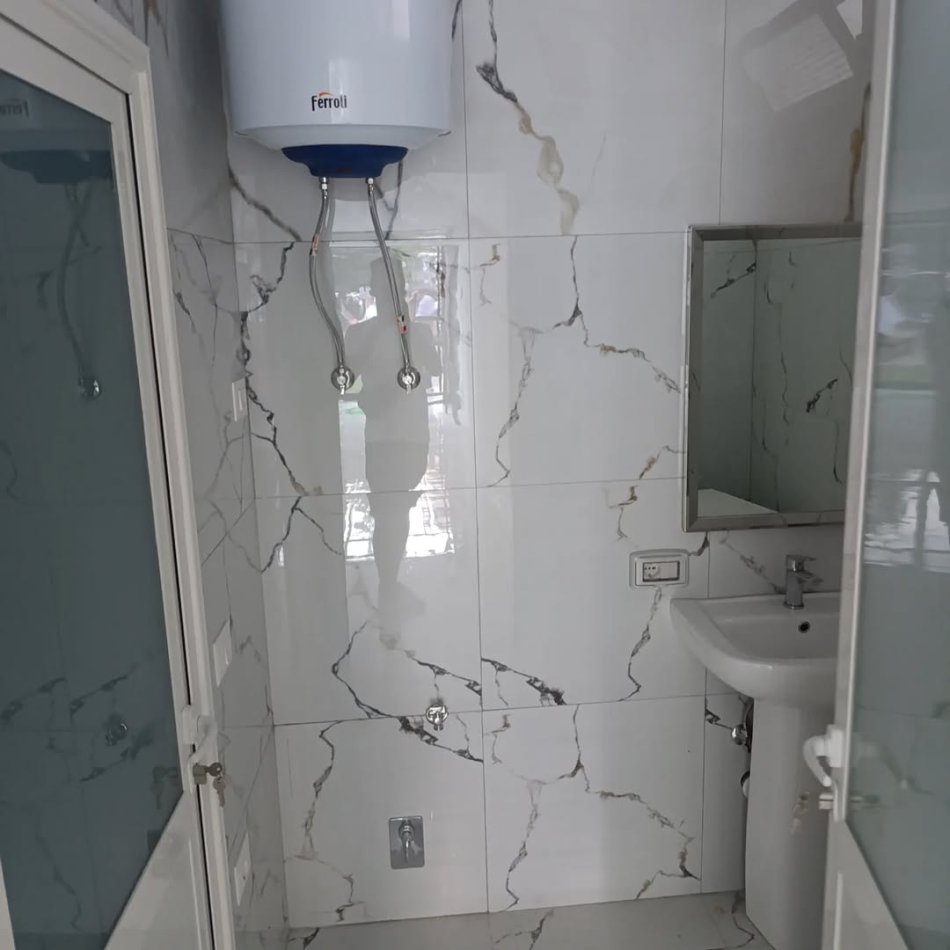 Tirane, jepet me qera ambjent biznesi Kati 1, 40 m² 500 € (Ish stacioni fundit i tr re)