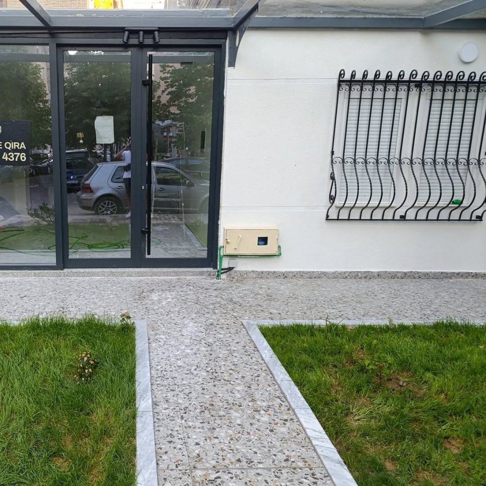 Tirane, jepet me qera ambjent biznesi Kati 1, 40 m² 500 € (Ish stacioni fundit i tr re)