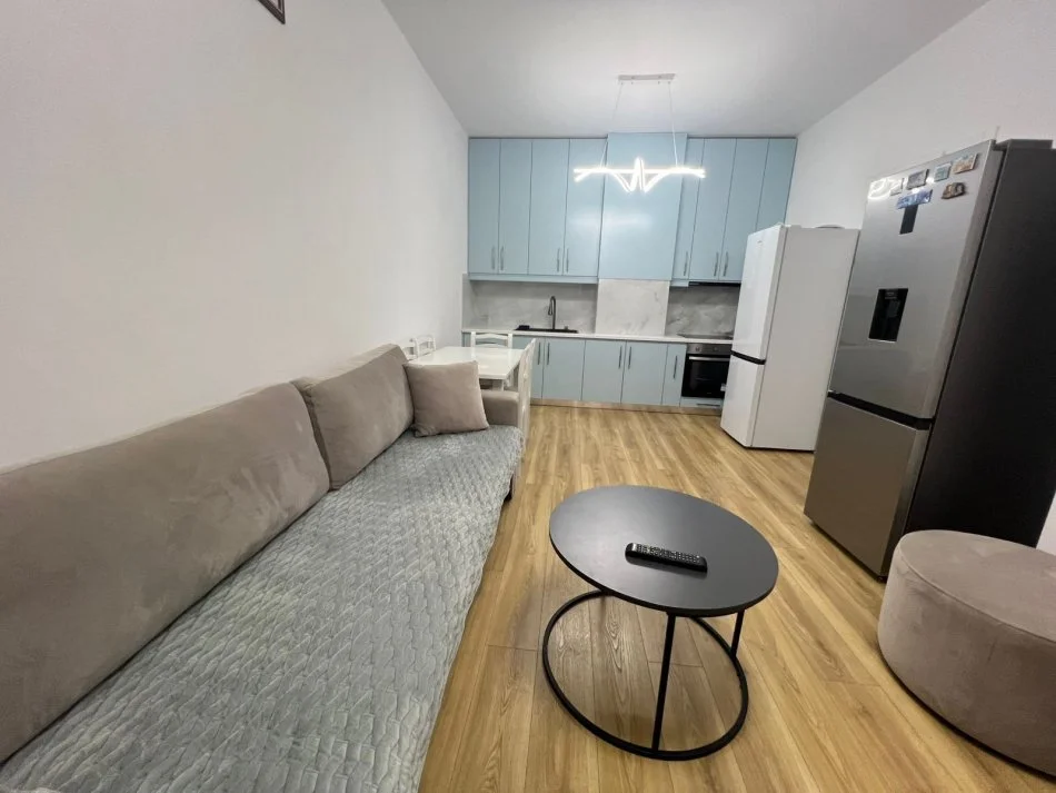 Tirane, jepet me qera apartament 1+1 Kati 4, 70 m² 600 € (Fusha Aviacionit)