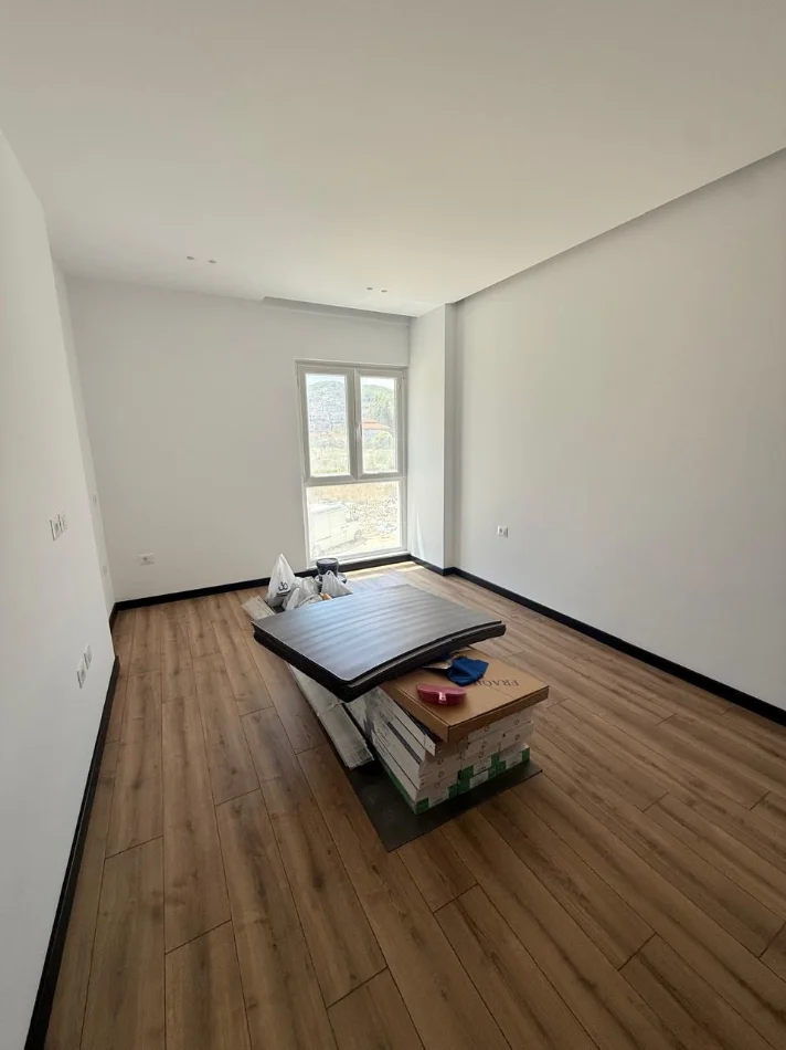 Tirane, jepet me qera Kati 1, 75 m² 650 € (Komuna parisit kika 2)