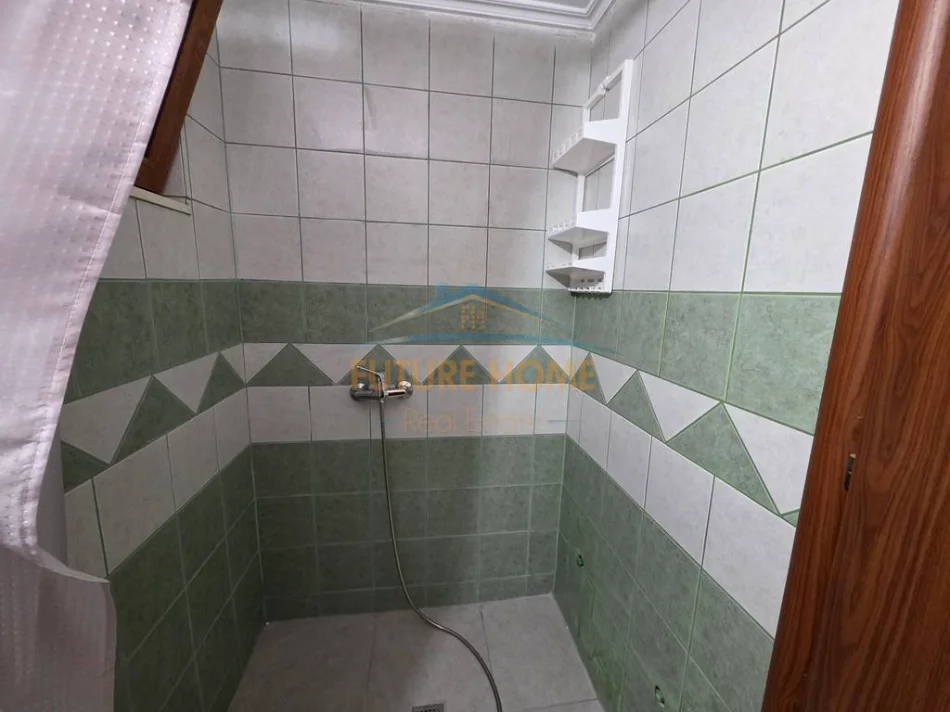 Tirane, jepet me qera garsonier Kati 0, 30 m² 370 € (FAKULTETI EKONOMIK)