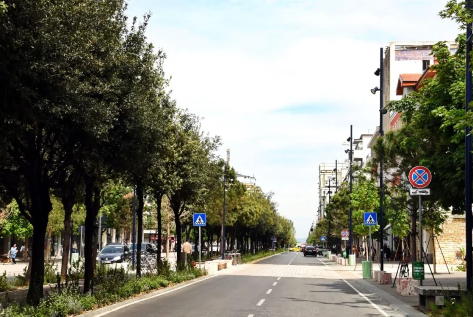 Tirane, jepet me qera ambjent biznesi Kati 0, 60 m² (Bulevardi Zogu i Pare)