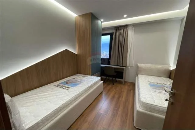 Tirane, jepet me qera apartament 2+1 Kati 9, 108 m² 750 Euro (Rruga e Dibres)