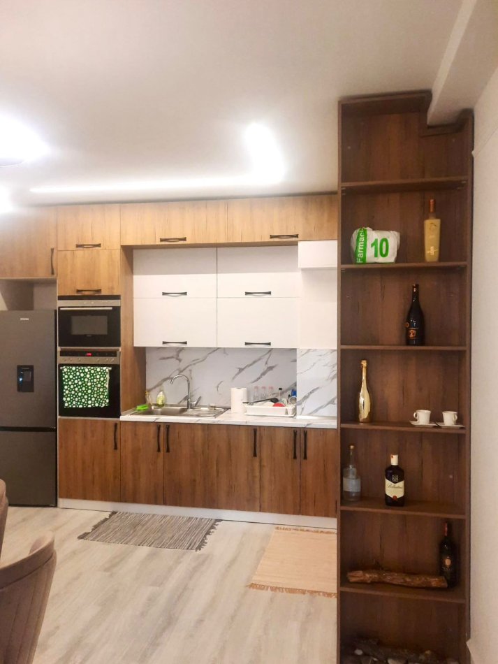Tirane, jepet me qera apartament 2+1+Aneks+Ballkon Kati 3, 750 € (farmacia 10)
