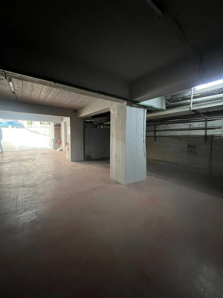 Tirane, shitet garazh | post parkimi Kati -1, 313 m² (Prane rrethit te Astirit)