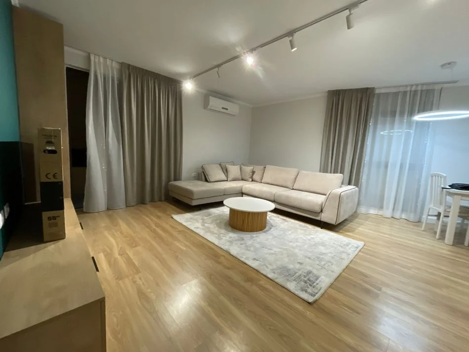 Tirane, qira apartament 2+1 Kati 2, 110 m² (fusha e aviacionit), 700 euro