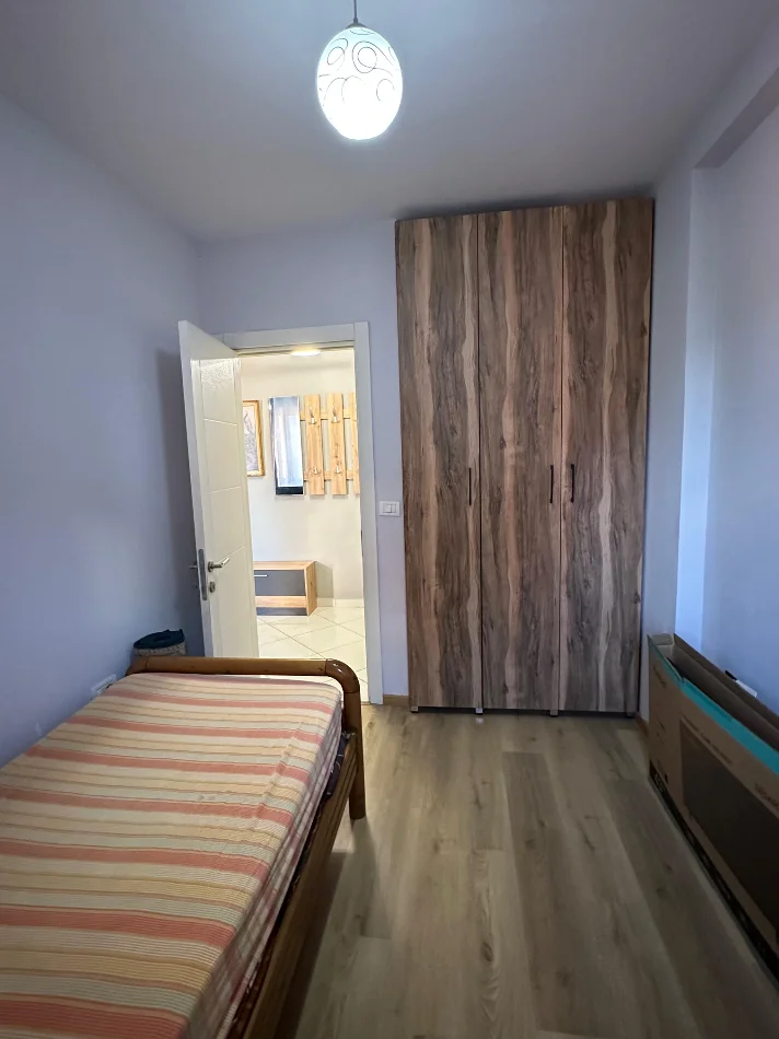 Tirane, jepet me qera apartament 3+1 , 100 m² 630 € (Kopshti Botanik)