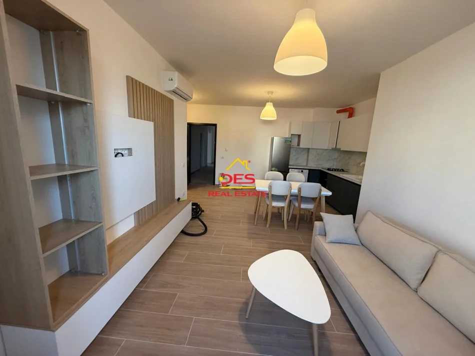 Vlore, jepet me qera apartament 1+1+Ballkon Kati 2, 80 m² 300 € (Orikum, Vlorë)