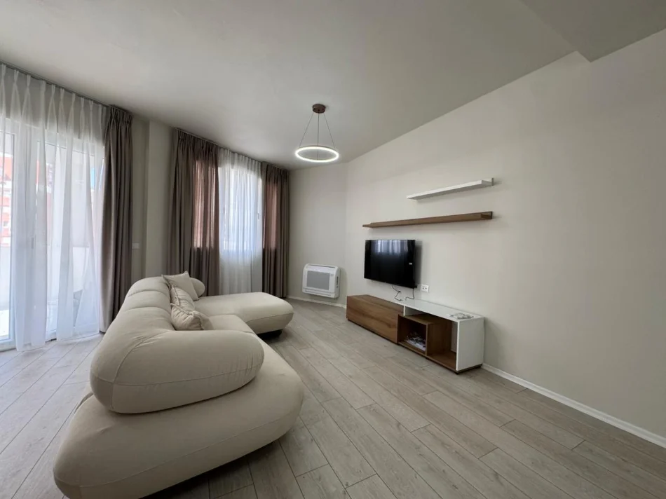 Tirane, jepet me qera apartament 1+1+Ballkon Kati 2, 70 m² 650 € (River Residence Astir)