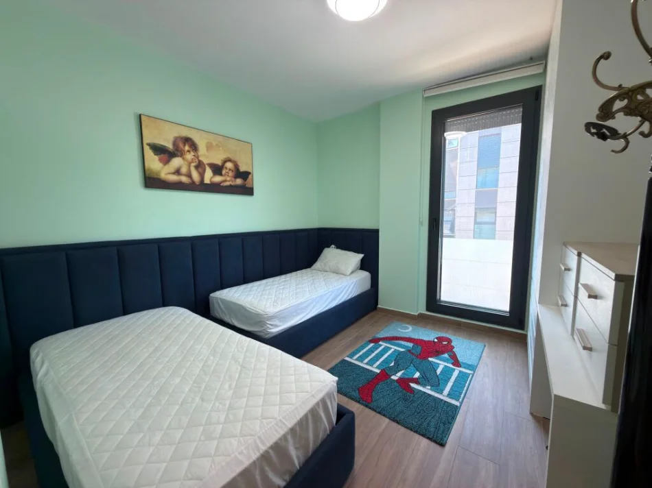 Tirane, jepet me qera apartament 2+1+Ballkon Kati 2, 124 m² 1.500 € (TEG)