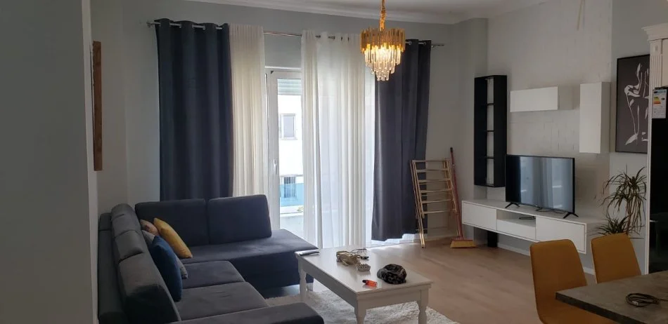 Tirane, jap me qera apartament 1+1+Ballkon Kati 1, 65 m² 550 € (Kopshti Zologjik)