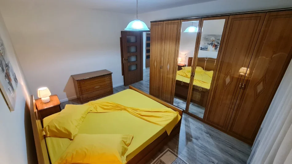 Tirane, shitet apartament 1+1 Kati 4, 145.000 € 