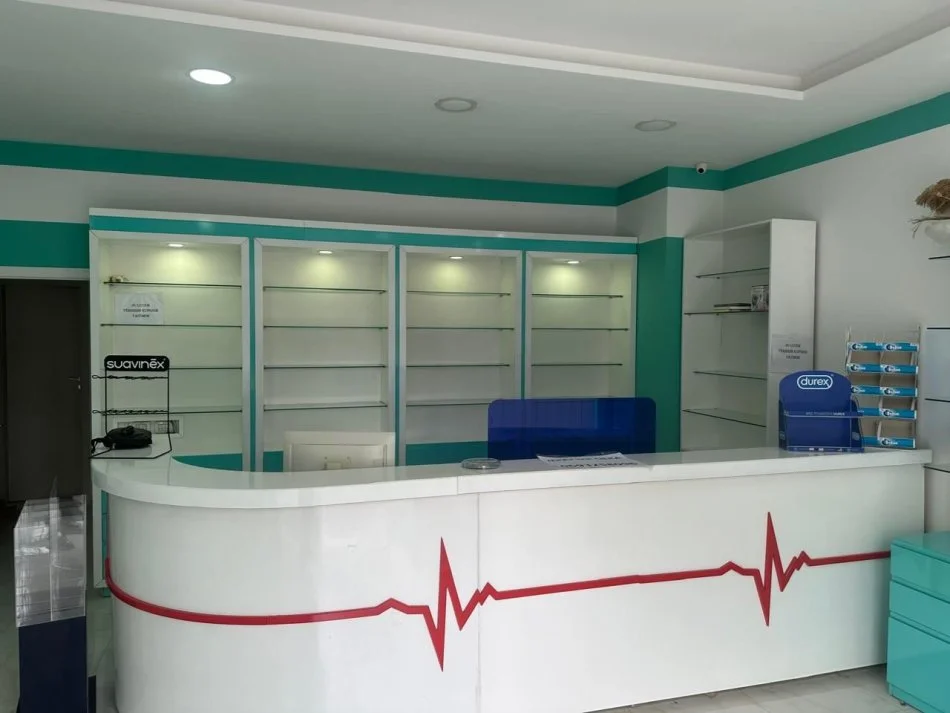 Tirane, Shiten Mobilje Farmacie 400 €