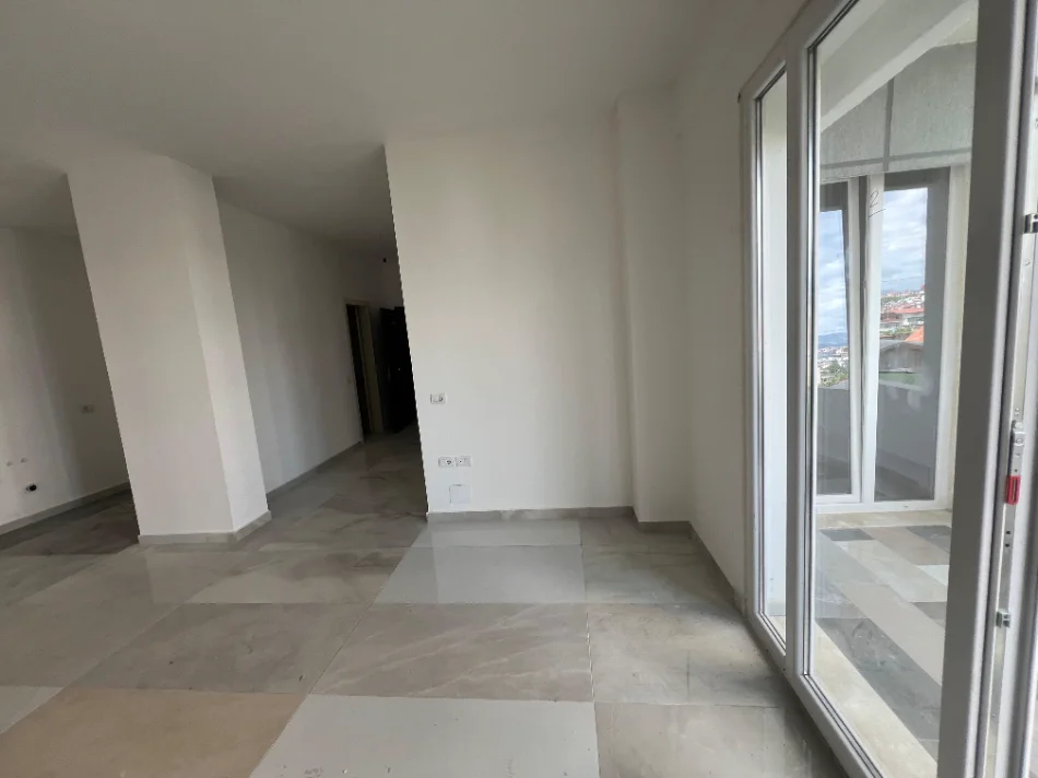 Tirane, shitet apartament 2+1+Ballkon Kati 4, 115 m² 12.800.000 € (rruga Kastriotet)