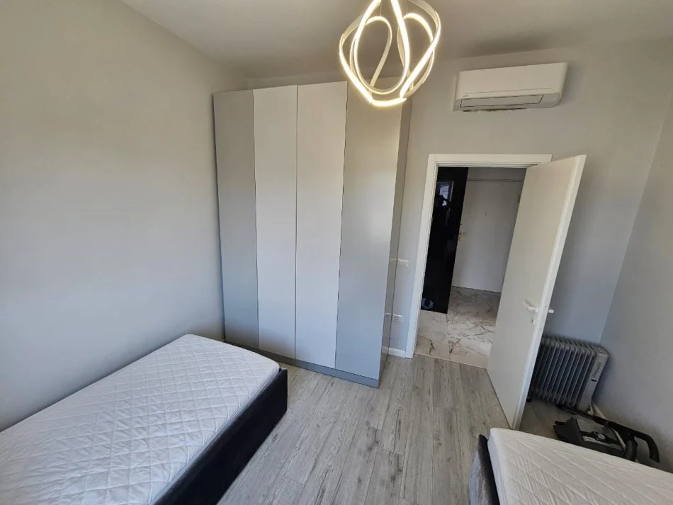Tirane, jepet me qera apartament 2+1 Kati 3, 99 m² 1.600 € 