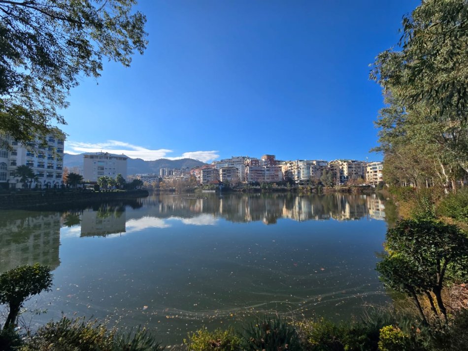 Tirane, shitet apartament 2+1 , 200 m² (liqeni thate)