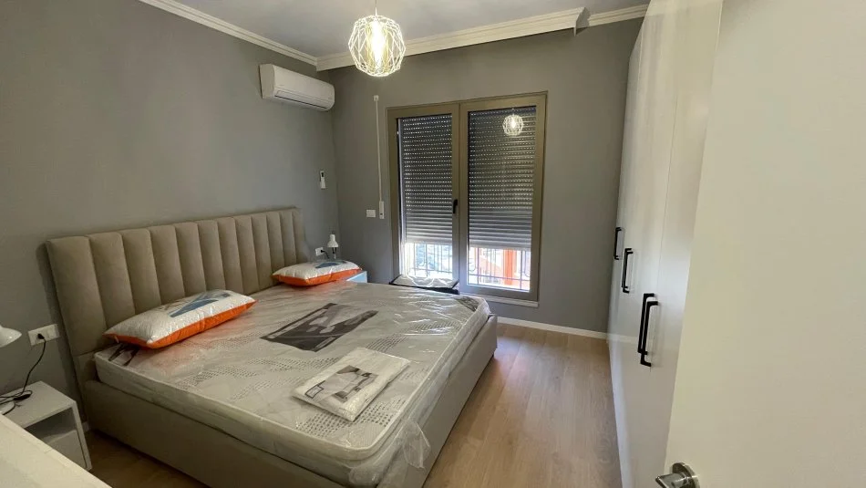 Tirane, jepet me qera apartament 1+1+Ballkon Kati 6, 74 m² 800 € (Kompleksi Delijorgji)