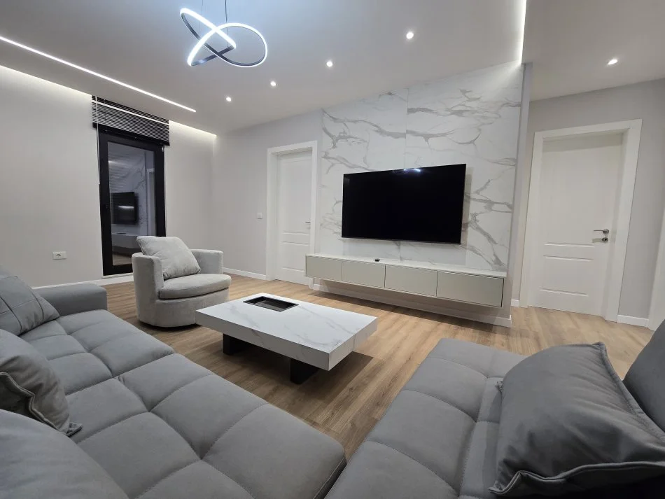 Tirane, jepet me qera apartament 2+1 Kati 7, 100 m² 700 € (Astir)