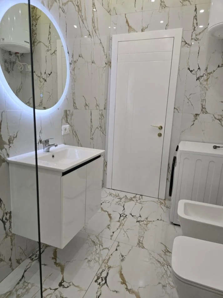 Tirane, jepet me qera apartament 1+1+Ballkon Kati 5, 500 € (Bulevardit të Ri, te Treni)